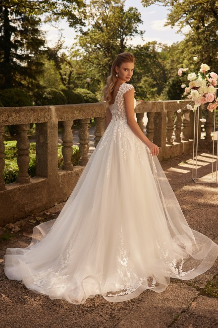 https://www.sposa-lia.com/images/stories/virtuemart/product/3) Ophelia.jpg